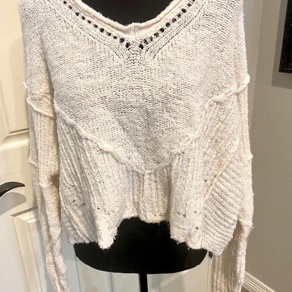 FREE PEOPLE SEASHELL LINEN BLEND CROPPED PULLOVER IN PEARL - Picture 3 of 5